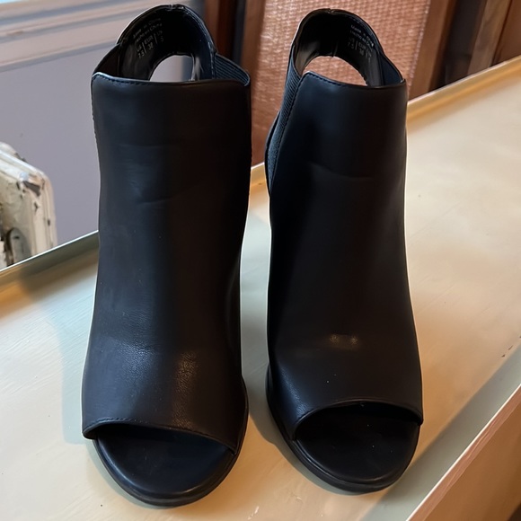 Call it spring black open toe size 7 1/2 NEW - Picture 2 of 10